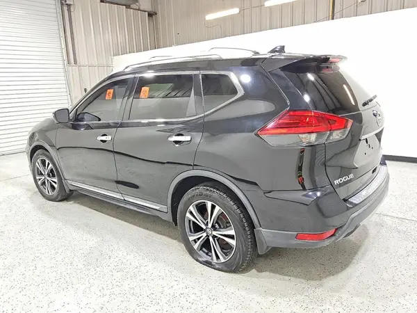 5N1AT2MTXHC796757 2017 NISSAN ROGUE - Image 2