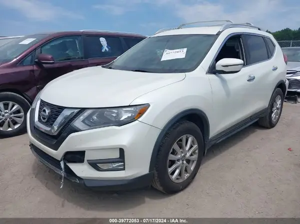 5N1AT2MTXHC806395 2017 NISSAN ROGUE - Image 2