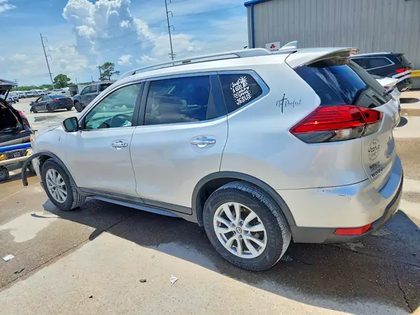 5N1AT2MTXHC821530 2017 NISSAN ROGUE - Image 2