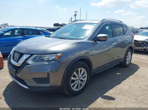5N1AT2MTXHC826050 2017 NISSAN ROGUE - Image 2