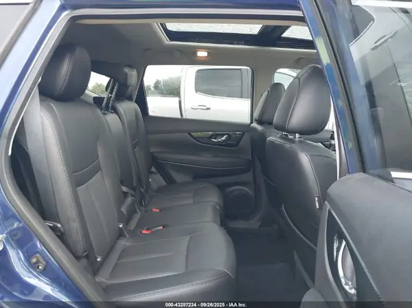 5N1AT2MTXHC826680 2017 NISSAN ROGUE - Image 8