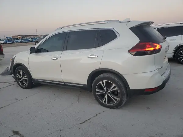 5N1AT2MTXHC835072 2017 NISSAN ROGUE - Image 2
