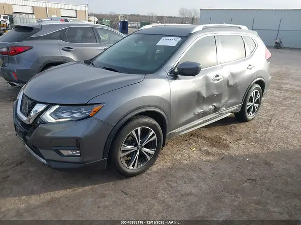 5N1AT2MTXHC864166 2017 NISSAN ROGUE - Image 2