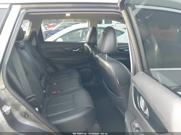5N1AT2MTXHC864166 2017 NISSAN ROGUE - Image 8
