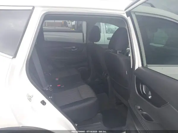 5N1AT2MTXHC875054 2017 NISSAN ROGUE - Image 8