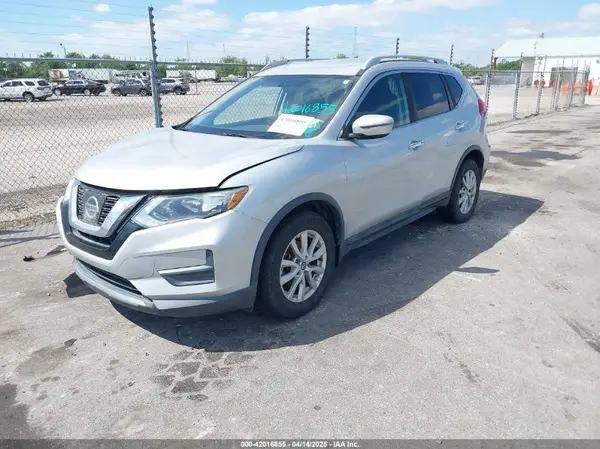 5N1AT2MTXHC880965 2017 NISSAN ROGUE - Image 2