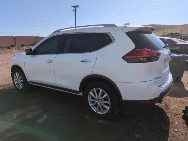 5N1AT2MTXHC885504 2017 NISSAN ROGUE - Image 2