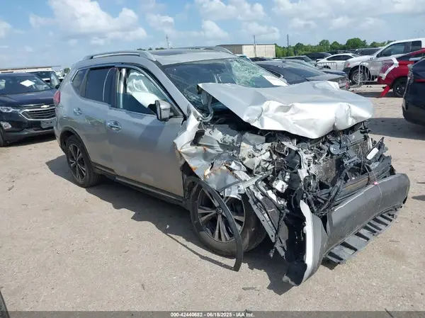 5N1AT2MTXHC887429 2017 NISSAN ROGUE - Image 1