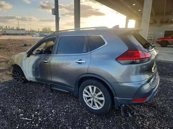 5N1AT2MTXHC894946 2017 NISSAN ROGUE - Image 2