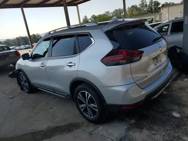 5N1AT2MTXJC711678 2018 NISSAN ROGUE - Image 2