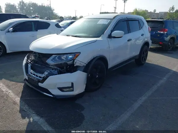 5N1AT2MTXJC712555 2018 NISSAN ROGUE - Image 2