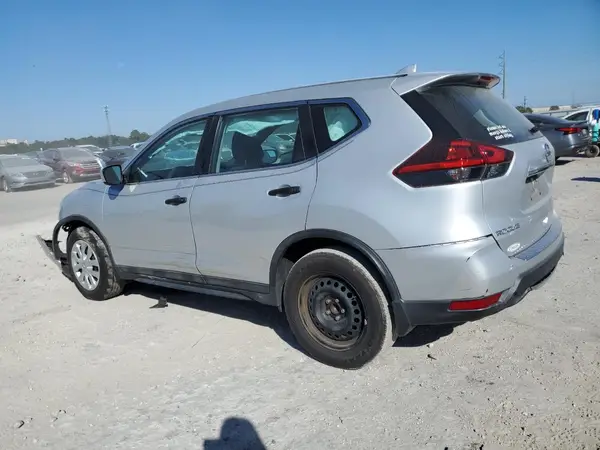 5N1AT2MTXJC713186 2018 NISSAN ROGUE - Image 2