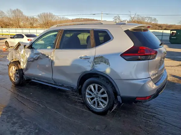 5N1AT2MTXJC713950 2018 NISSAN ROGUE - Image 2