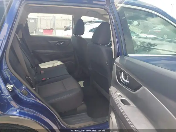5N1AT2MTXJC715505 2018 NISSAN ROGUE - Image 8