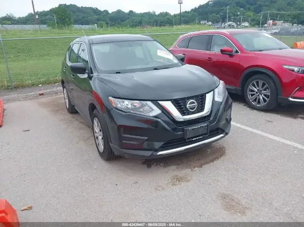 5N1AT2MTXJC724303 2018 NISSAN ROGUE - Image 1