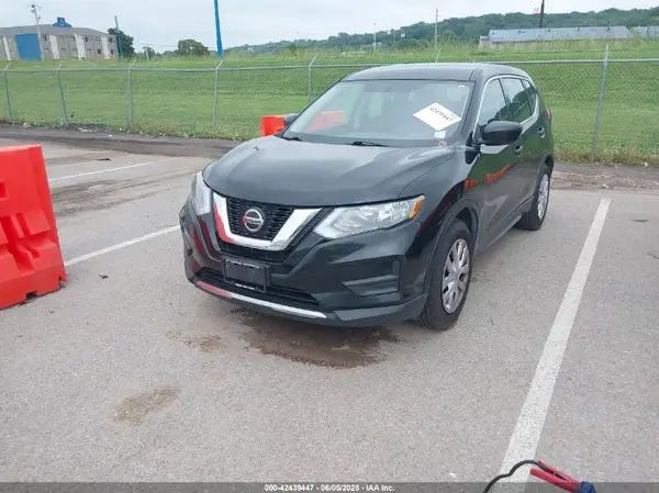 5N1AT2MTXJC724303 2018 NISSAN ROGUE - Image 2