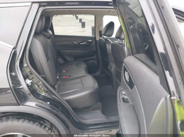 5N1AT2MTXJC736774 2018 NISSAN ROGUE - Image 8