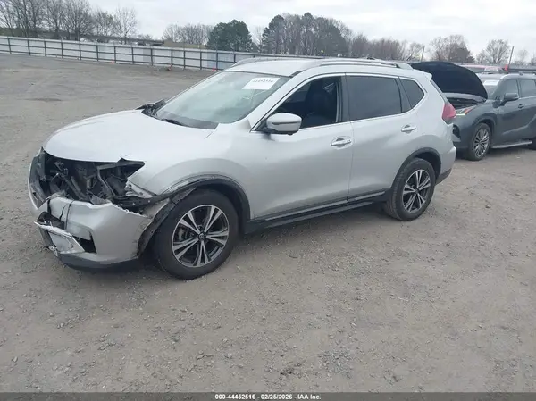 5N1AT2MTXJC739819 2018 NISSAN ROGUE - Image 2