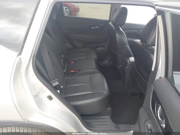 5N1AT2MTXJC739819 2018 NISSAN ROGUE - Image 8