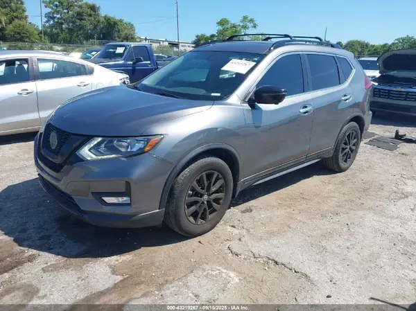 5N1AT2MTXJC747399 2018 NISSAN ROGUE - Image 2