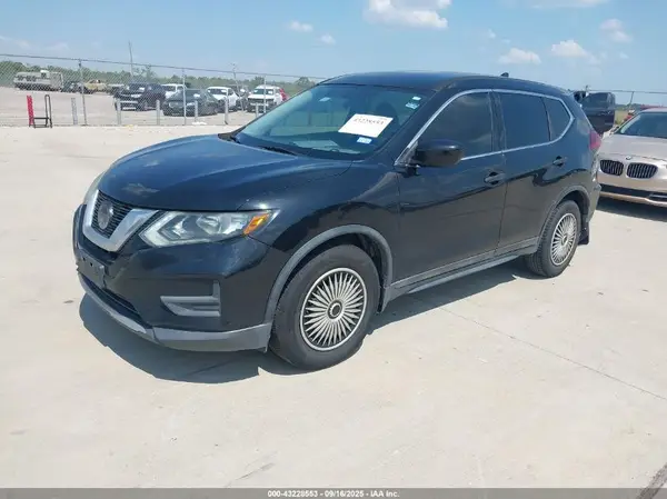 5N1AT2MTXJC749735 2018 NISSAN ROGUE - Image 2