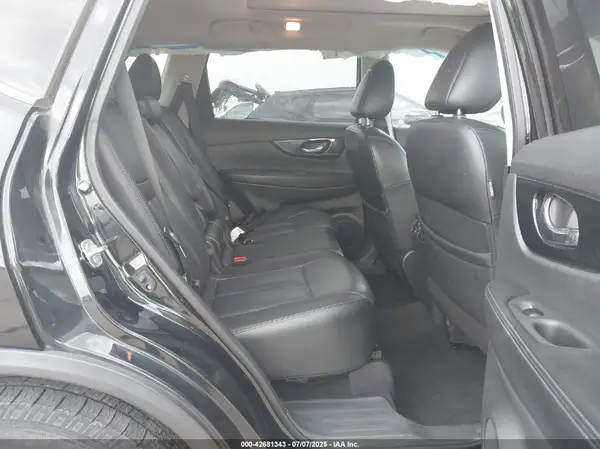 5N1AT2MTXJC760301 2018 NISSAN ROGUE - Image 8