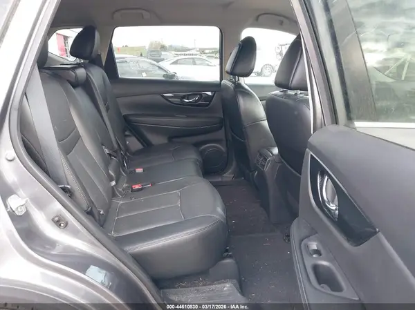 5N1AT2MTXJC761349 2018 NISSAN ROGUE - Image 8