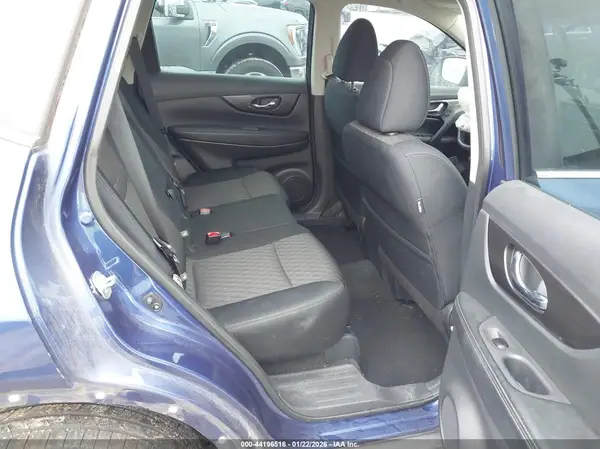 5N1AT2MTXJC761402 2018 NISSAN ROGUE - Image 8