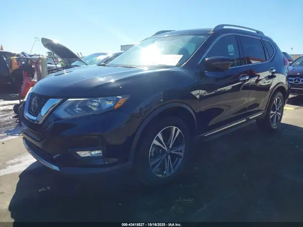 5N1AT2MTXJC761786 2018 NISSAN ROGUE - Image 2