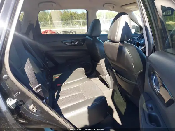 5N1AT2MTXJC761786 2018 NISSAN ROGUE - Image 8
