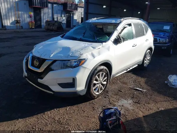 5N1AT2MTXJC772304 2018 NISSAN ROGUE - Image 2