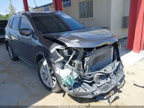 5N1AT2MTXJC774165 2018 NISSAN ROGUE - Image 1