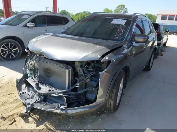 5N1AT2MTXJC774165 2018 NISSAN ROGUE - Image 2