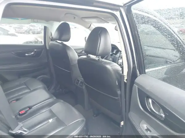 5N1AT2MTXJC777468 2018 NISSAN ROGUE - Image 8