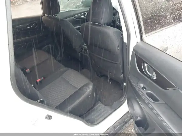 5N1AT2MTXJC791452 2018 NISSAN ROGUE - Image 8