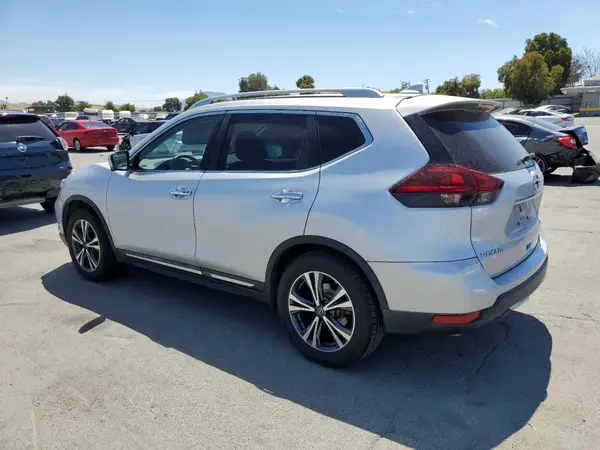 5N1AT2MTXJC797784 2018 NISSAN ROGUE - Image 2