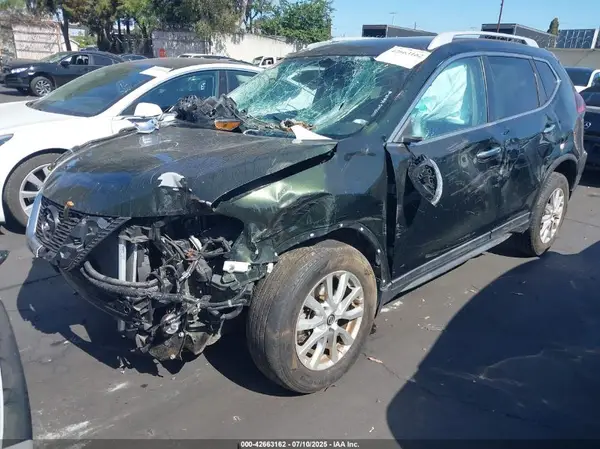5N1AT2MTXJC798675 2018 NISSAN ROGUE - Image 2