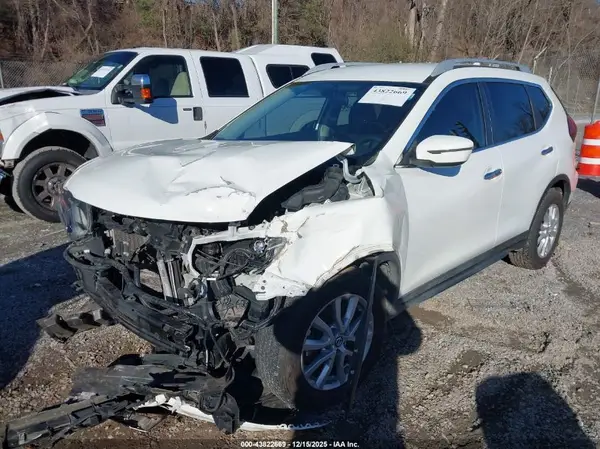 5N1AT2MTXJC800909 2018 NISSAN ROGUE - Image 2