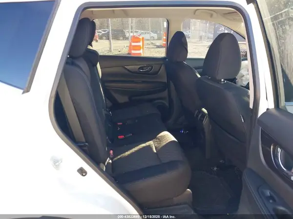 5N1AT2MTXJC800909 2018 NISSAN ROGUE - Image 8