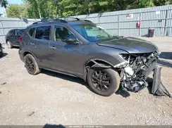 5N1AT2MTXJC801915 2018 NISSAN ROGUE