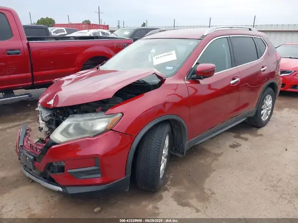5N1AT2MTXJC827799 2018 NISSAN ROGUE - Image 2