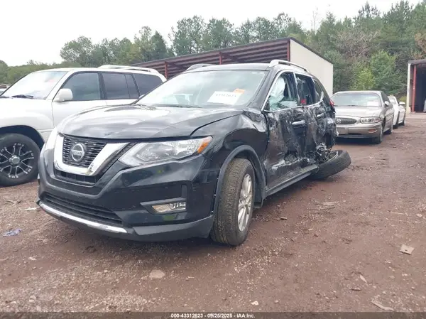 5N1AT2MTXJC828161 2018 NISSAN ROGUE - Image 2