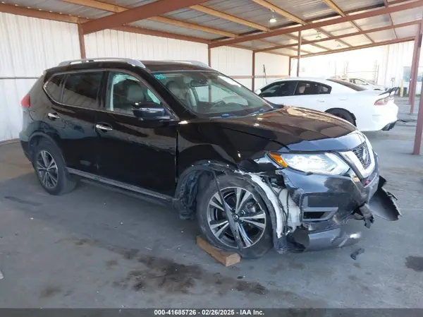 5N1AT2MTXJC832517 2018 NISSAN ROGUE - Image 1