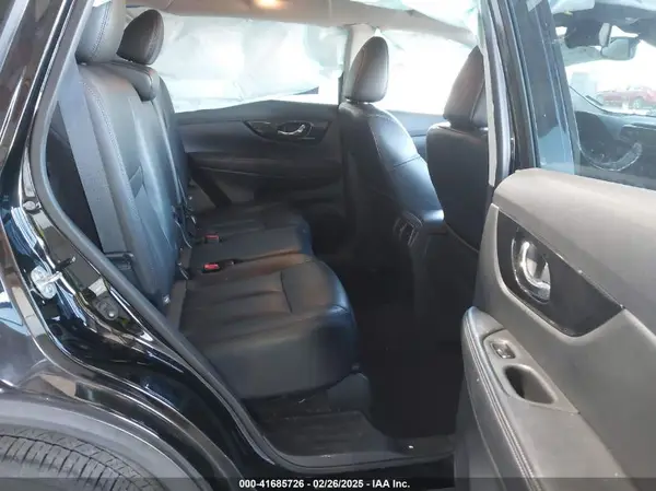 5N1AT2MTXJC832517 2018 NISSAN ROGUE - Image 8