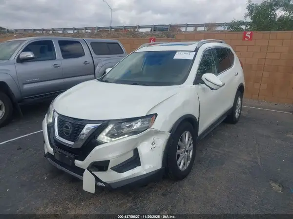 5N1AT2MTXJC834655 2018 NISSAN ROGUE - Image 2