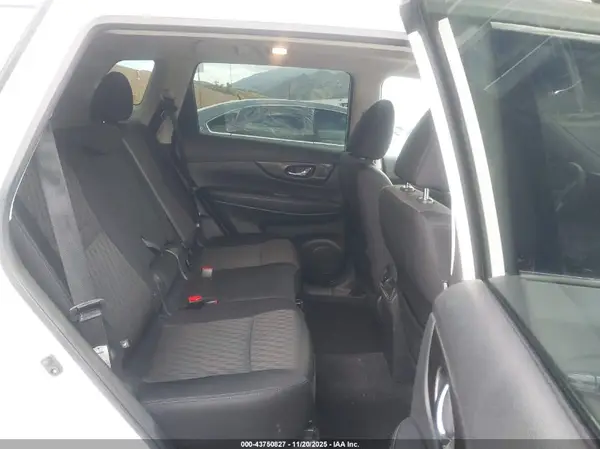 5N1AT2MTXJC834655 2018 NISSAN ROGUE - Image 8