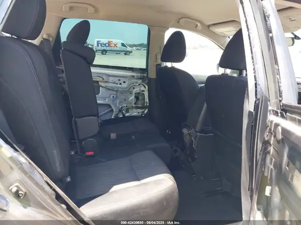 5N1AT2MTXJC841377 2018 NISSAN ROGUE - Image 8