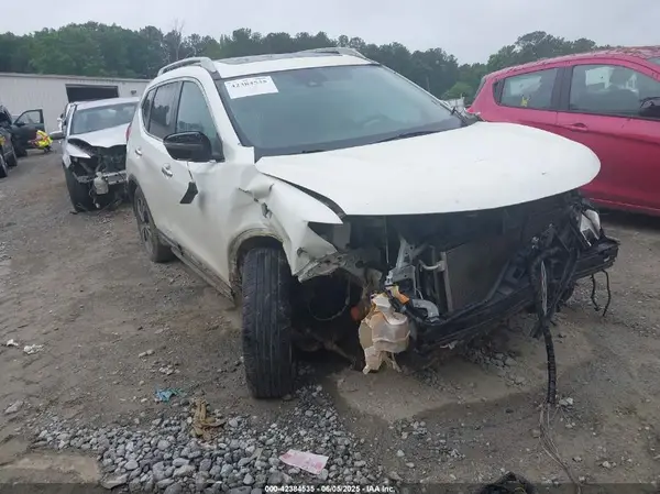5N1AT2MTXJC844778 2018 NISSAN ROGUE - Image 1
