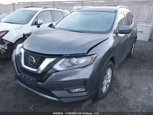 5N1AT2MTXJC846563 2018 NISSAN ROGUE - Image 2