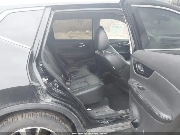5N1AT2MTXKC776631 2019 NISSAN ROGUE - Image 8